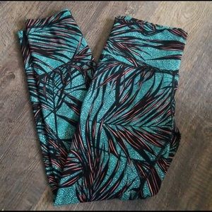 Lululemon wonder under floral lace